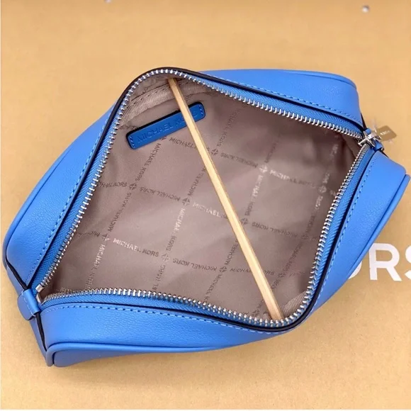 Michael Kors Pencil Cosmetic Case MK Giftables MD Makeup - Picture 7 of 9